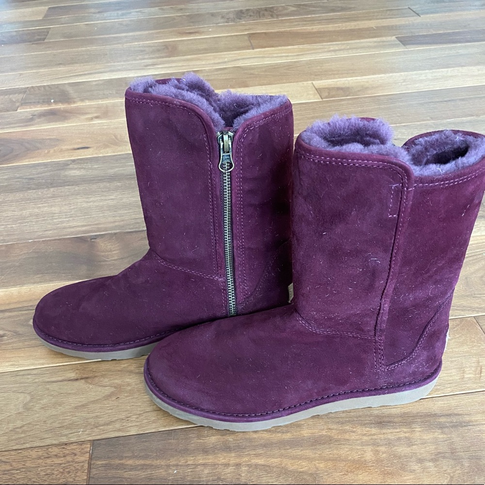 RARE UGG Australia Women’s Abree Short Boot, Sz 7